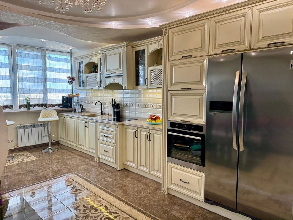 Продажа 4к с ремонтом в новом доме, паковка на два авто