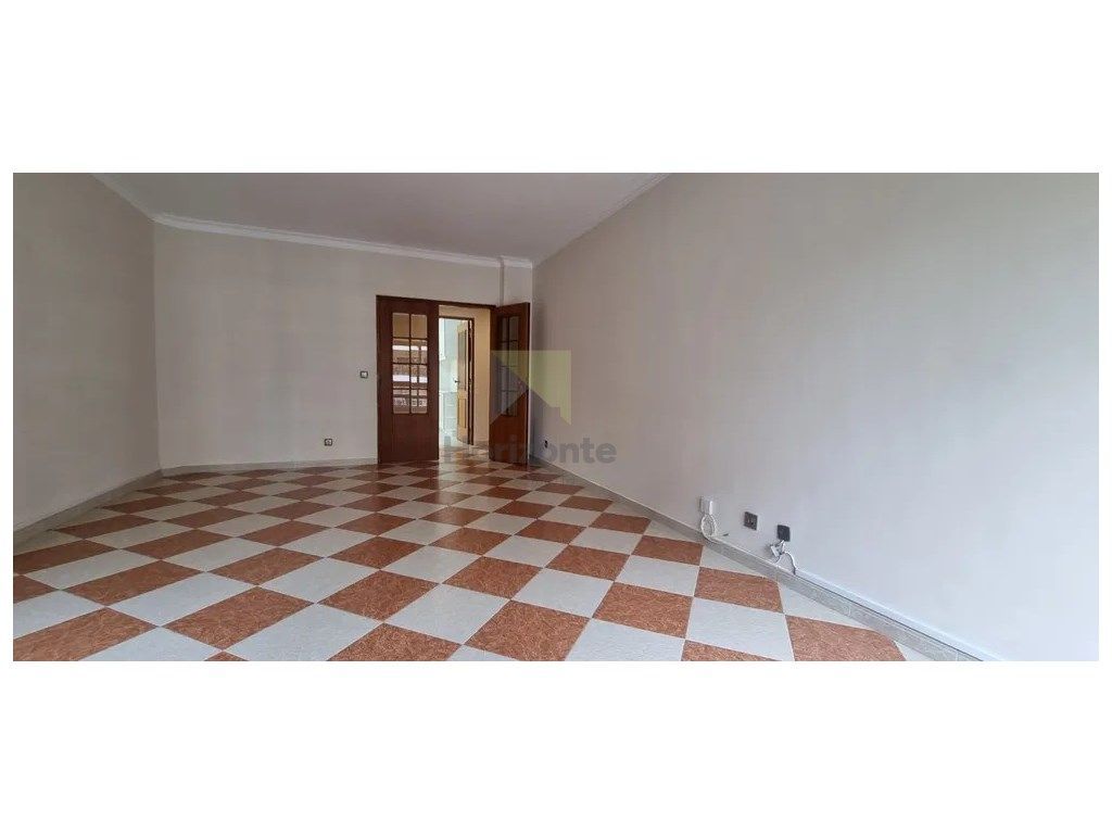 Apartamento T2 Remodelado em Monte Belo - Setúbal