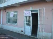Loja Espaçosa 75 m2 - Inserida em zona urbana.