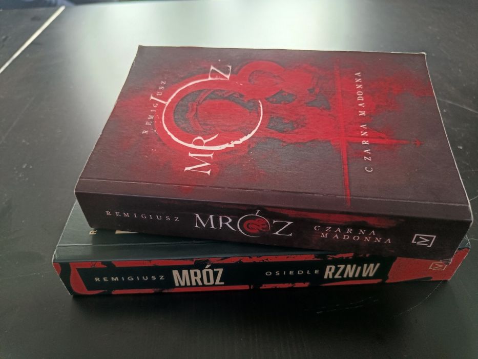 Osiedle RZNiW, Czarna Madonna - Remigiusz Mróz