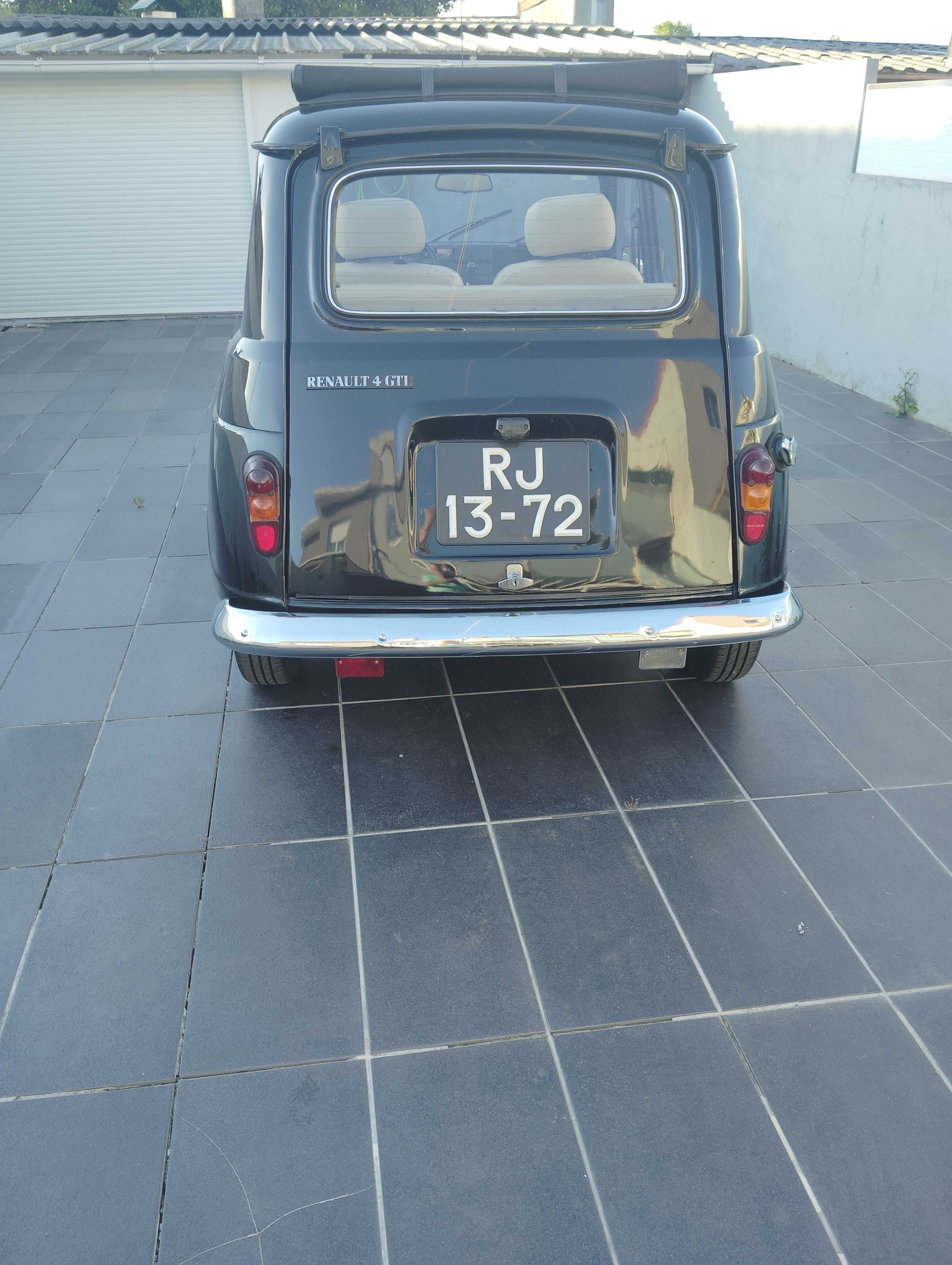 Renault 4 GTL com teto de abrir