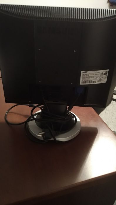 Monitor Samsung SyncMaster 701n- como novo