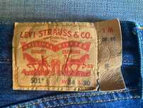 Calças Levis 501 - compradas com esperança, vendidas com realismo.