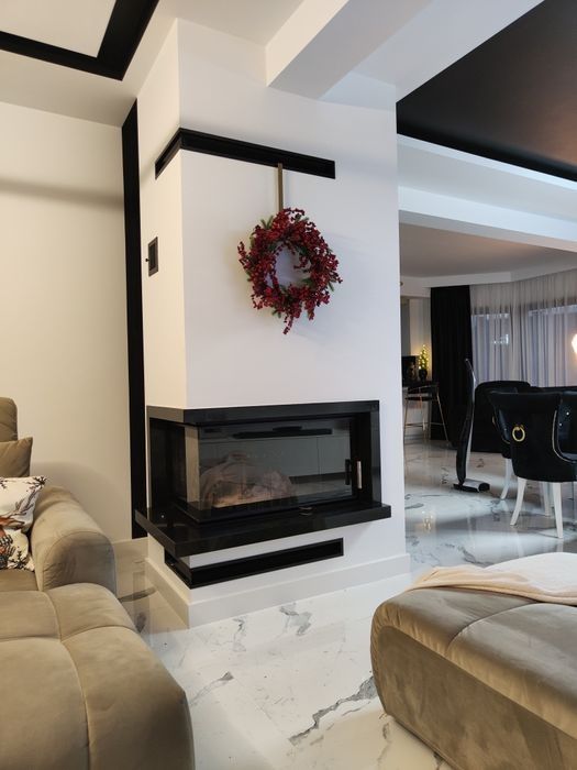 Kominek z szybą boczną narożny kominki