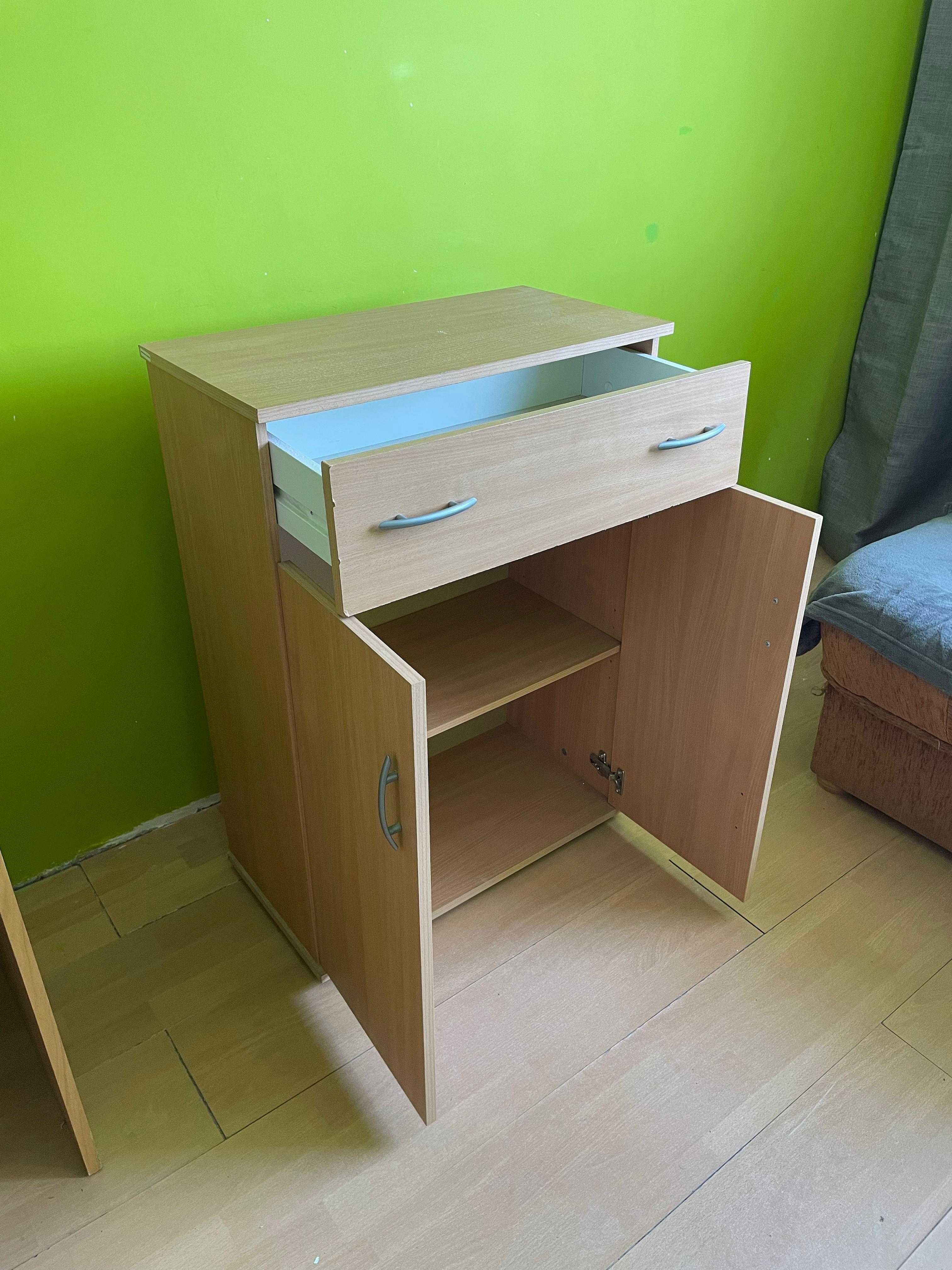 Mała komoda pojemna