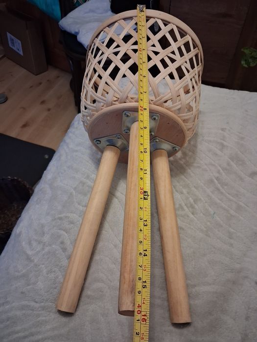 Drewniany stojak na kwiaty