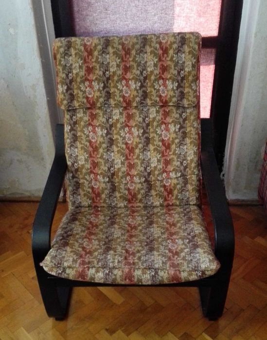 2 fotele bujane pokrowiec drewniana konstrukcja 100 zł za 2 sztuki