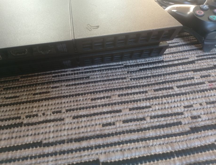 Ps4 1000 GB com comando original nova com fifa jogo
C