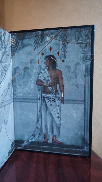 Книжка Fallen City by Adrienne Young, Fairyloot