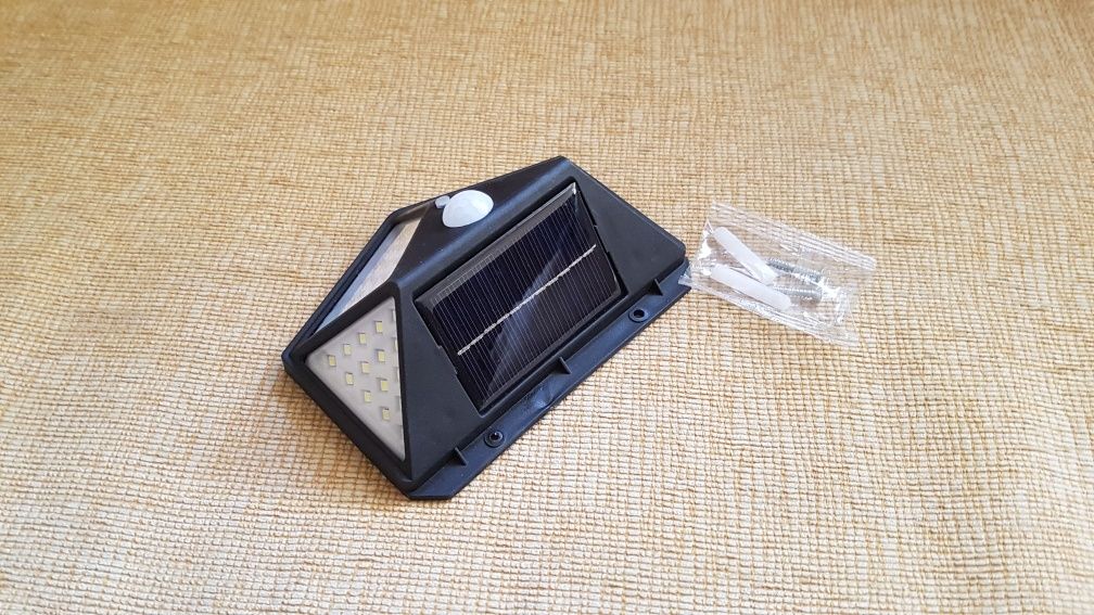 Lampka solarna z detektorem ruchu