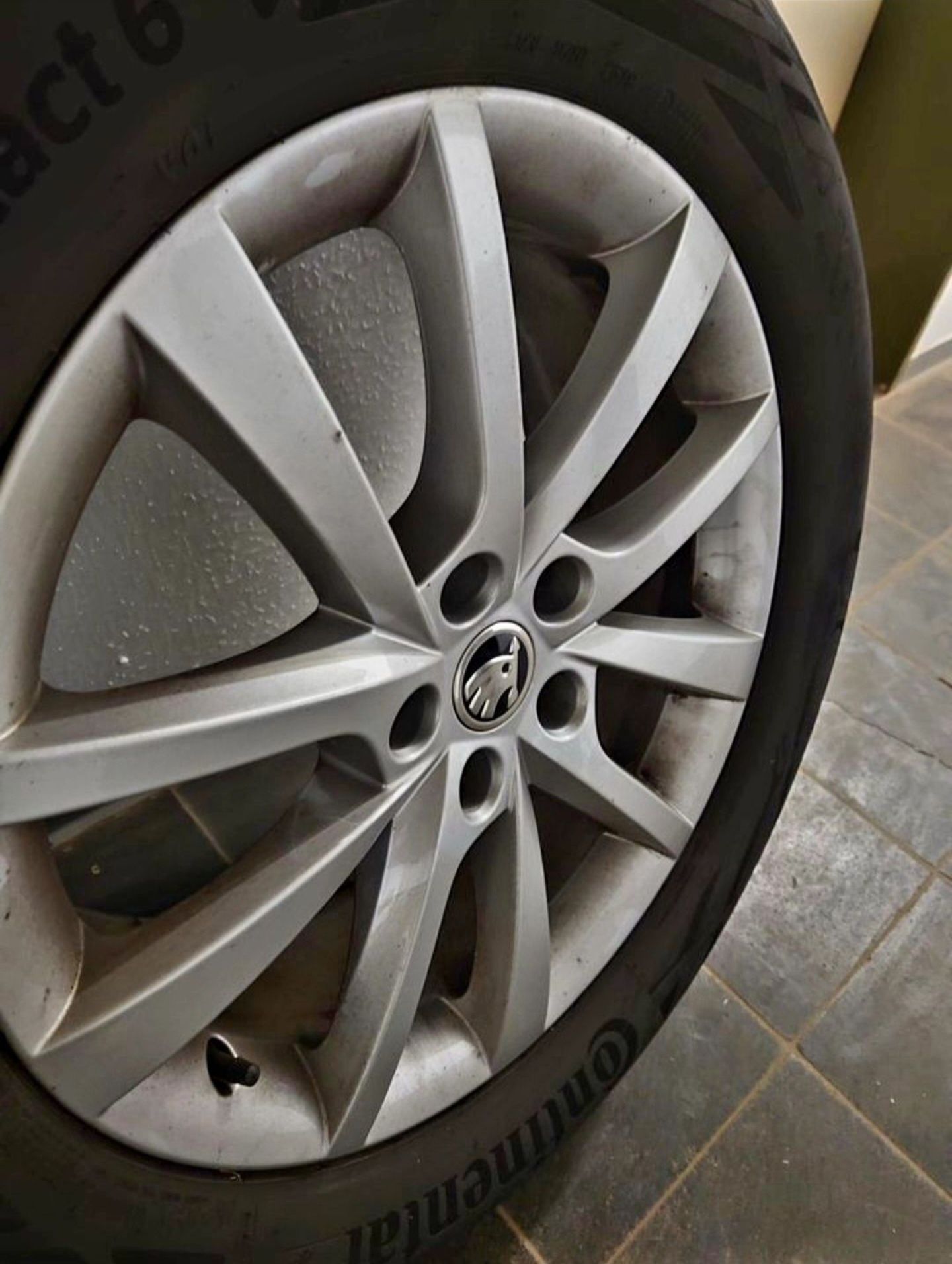 Felgi skoda z oponami continental