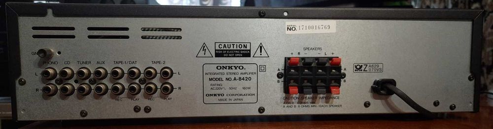 Denon PMA-280; Onkyo A-8420- стерео усилители.