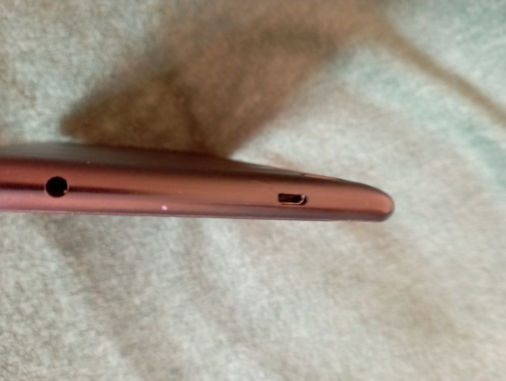 Продаю планшет Lenowo TB-7104
