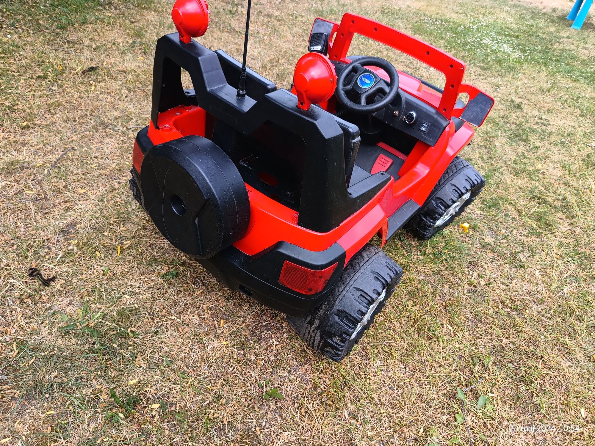 Autko jeep na akumulator