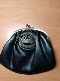 Damska czarna portmonetka w stylu retro firmy Friis & Company