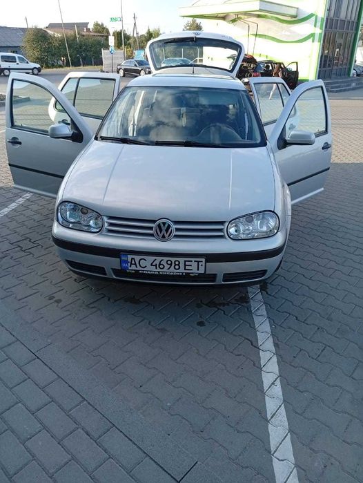 Продам Volkswagen Golf 4  1,4 бензин
