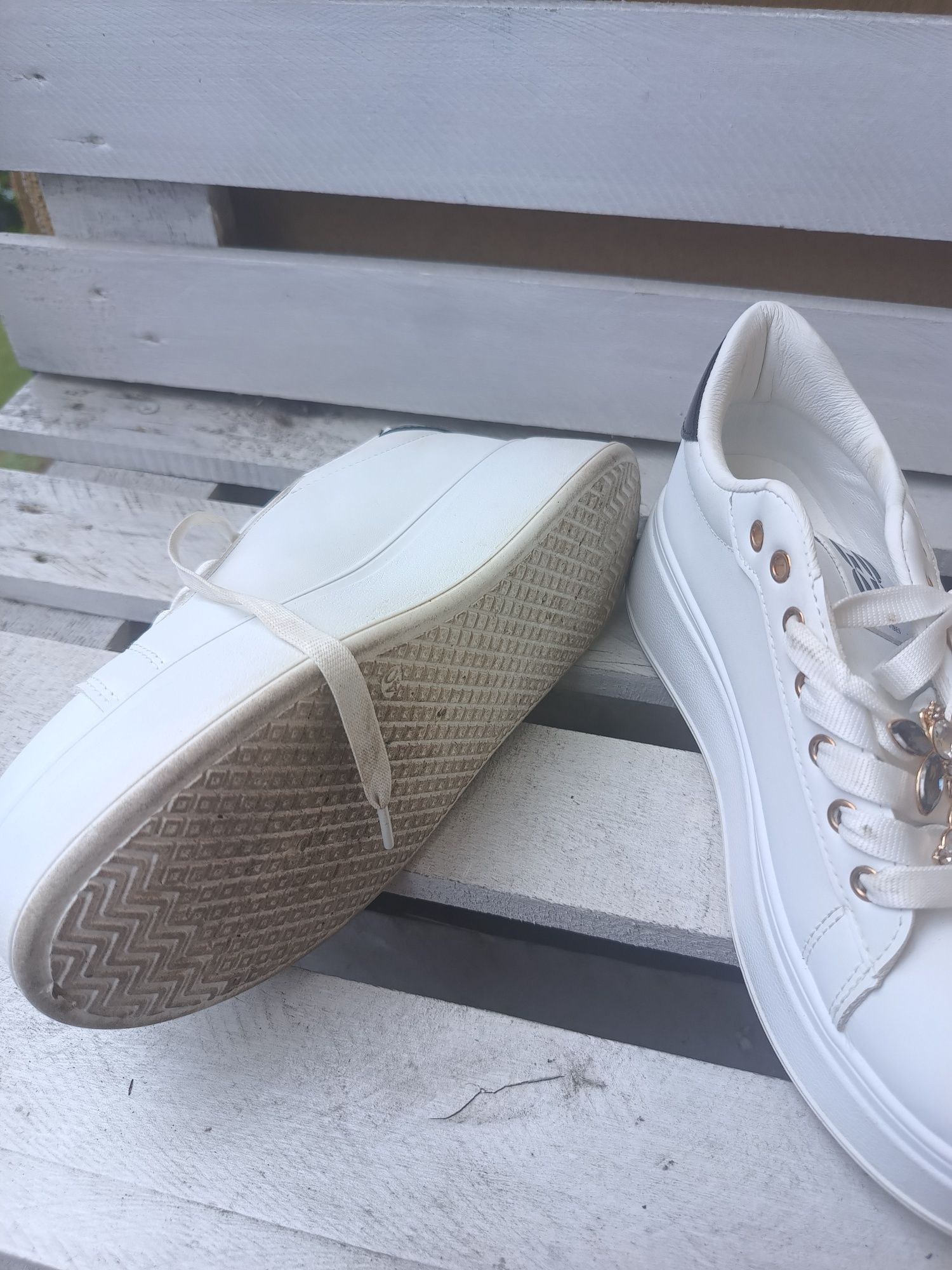 Sneakersy białe na koturnie 40