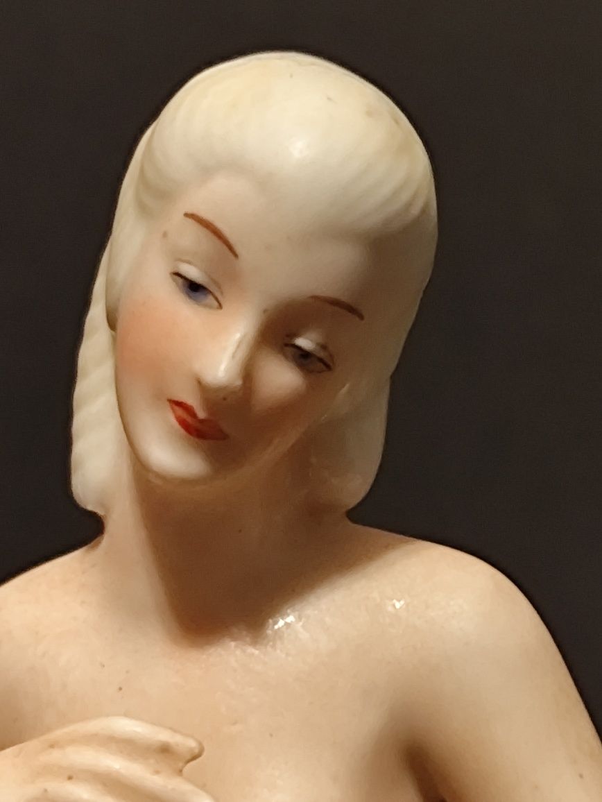 Porcelana Schaubach Kunst Wallendorf  Figurka Kobieta  z Sarenką