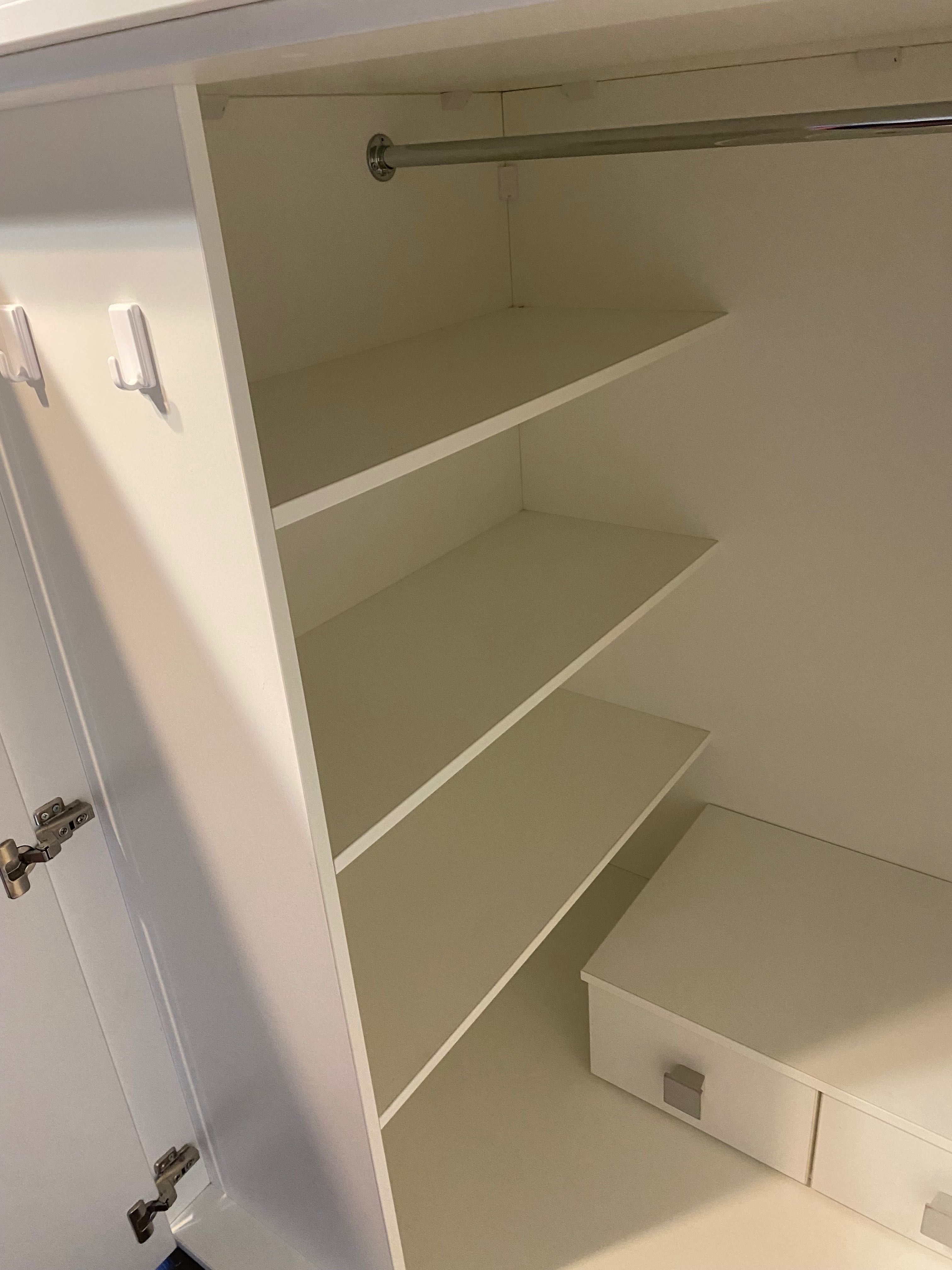 Łóżko piętrowe ze schodami + materace (1 rok)