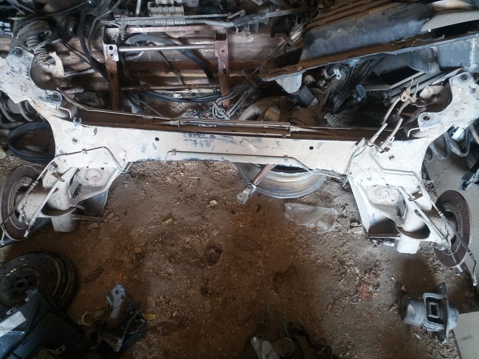 Задняя балка Сценик 2