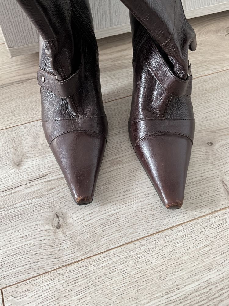 Шкіряні коричневі сапоги з гострим носком у стилі вінтаж