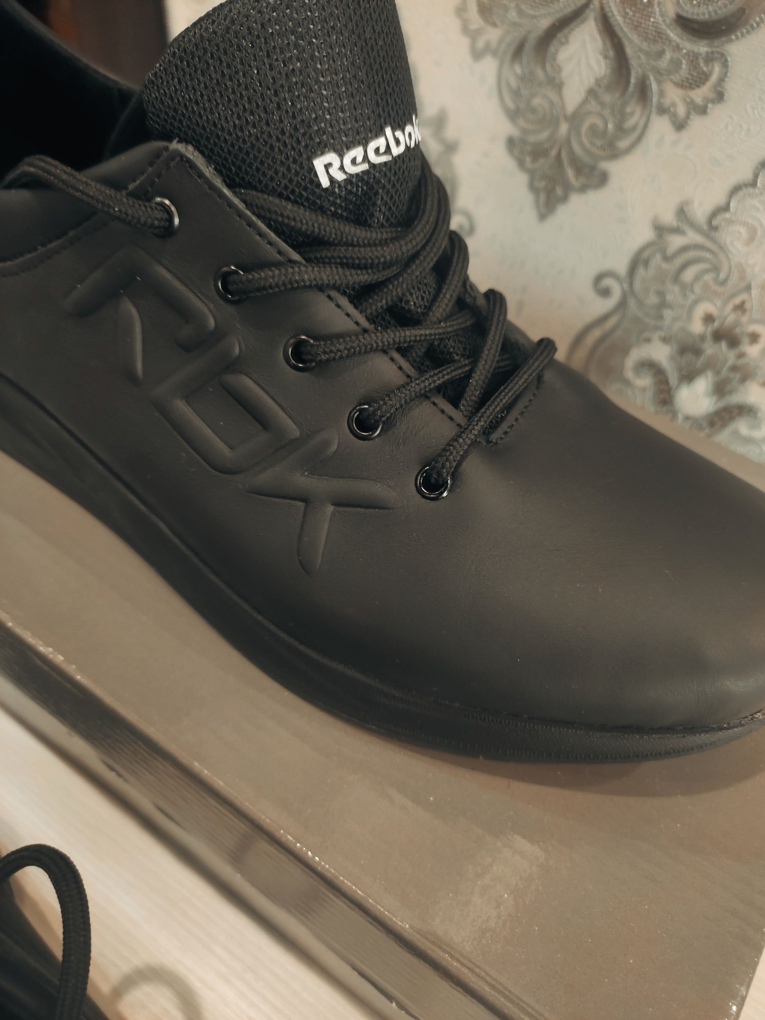 Продам кроссовки Reebok
