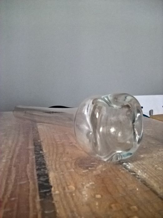 wazon wysoki wąski szklany butelka flakon ciekawa grube dno szkło