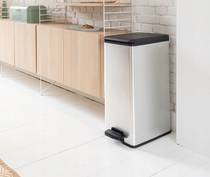 Kosz na śmieci Curver Slim Bin 40 l czarny, odcienie szarości i srebra