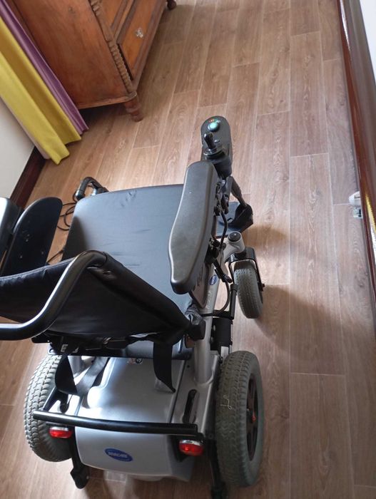 Cadeira de rodas elétrica
