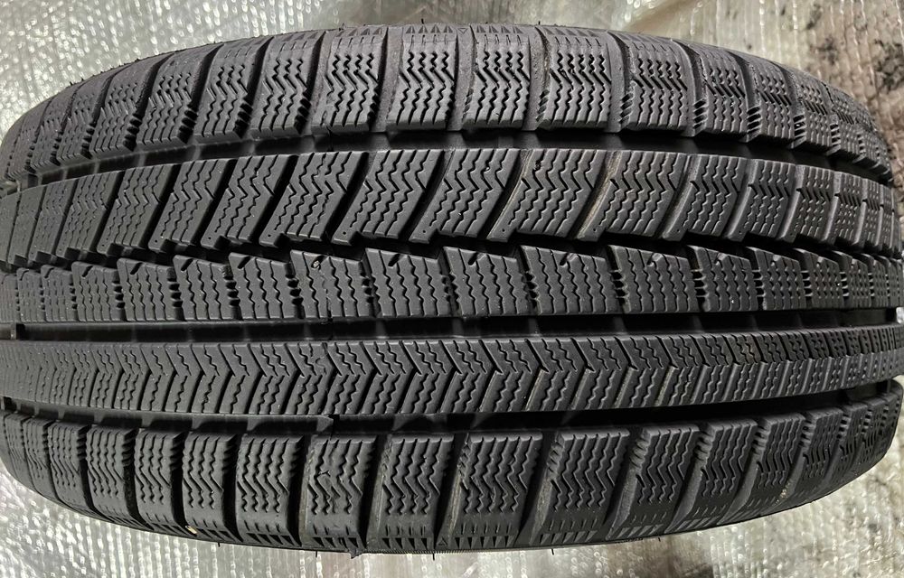Шини Б/в 225.50.17 комплект
