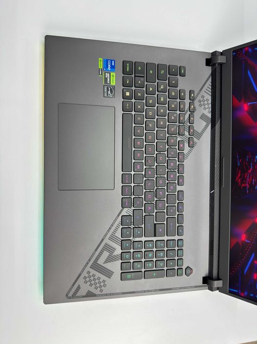 Asus Rog Strix 18" 165Hz i7-13650HX RTX 4060 8 Gb 140W 16Gb SSD 1 Tb