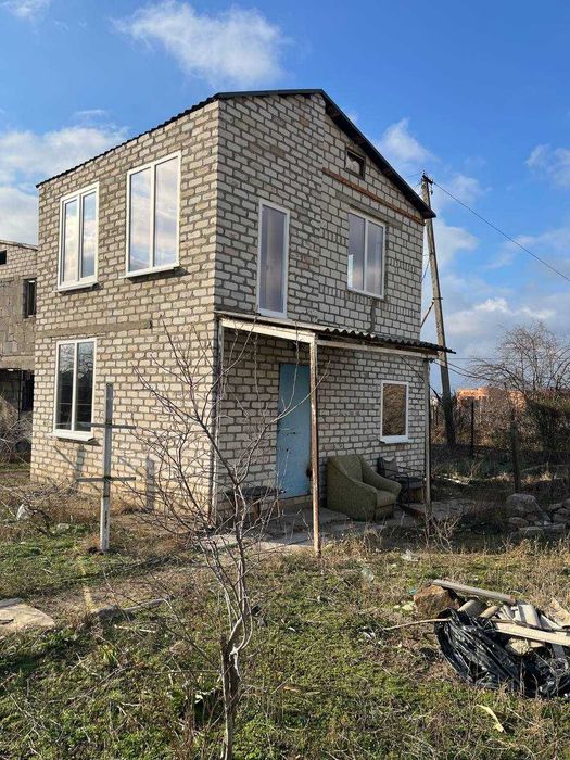 Продам  2-х эт. дачу с приватизированным участком за  Матвеевкой