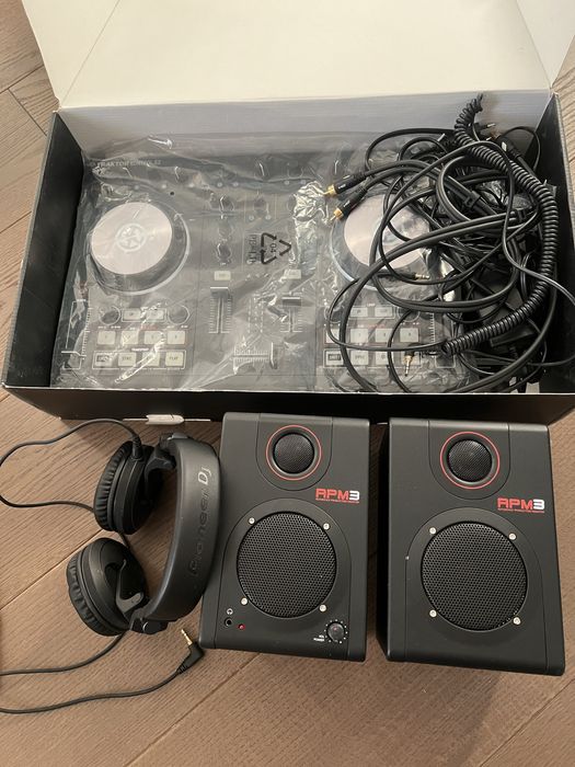 Продам DJ контроллер Traktor Kontrol S2 MK2 колонки, навушники
