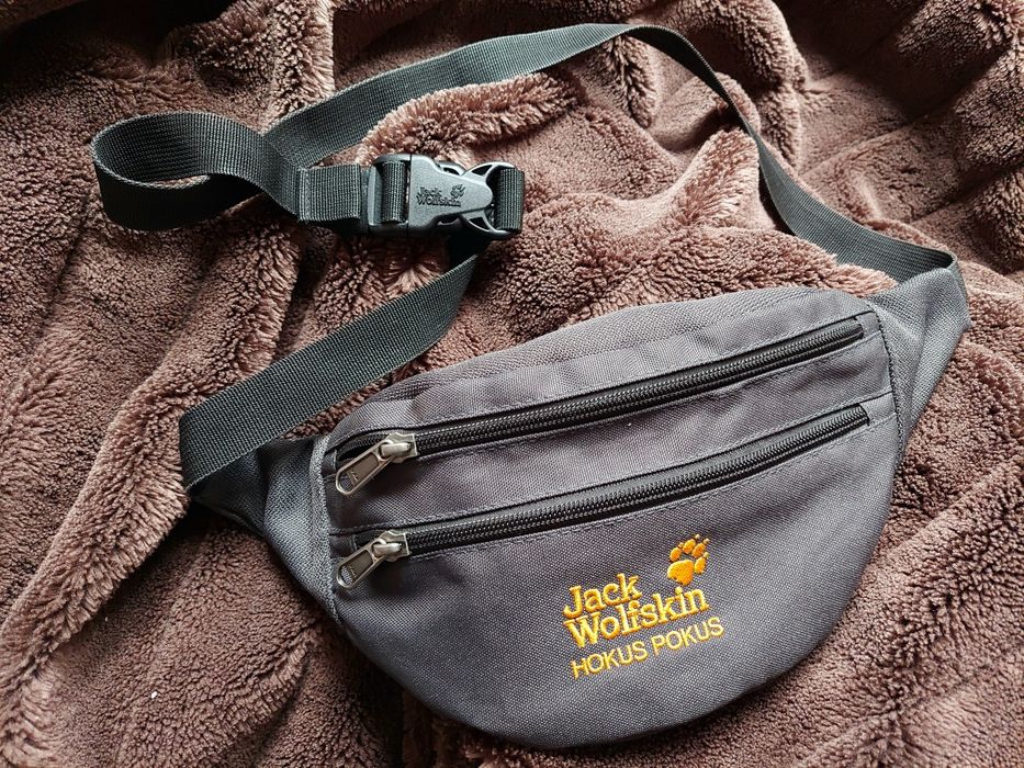 Бананка фірми Jack Wolfskin mammyt оригінал 

Розмір:
Довжина  34см 
Ш