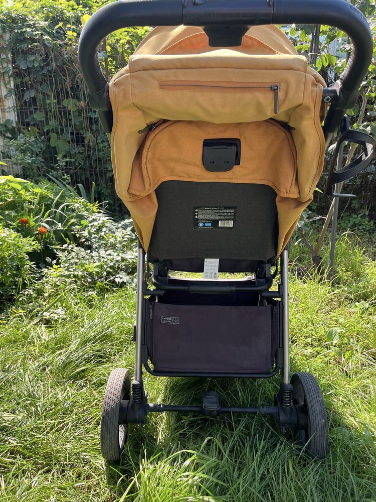 Прогулянкова коляска Carrello Bravo