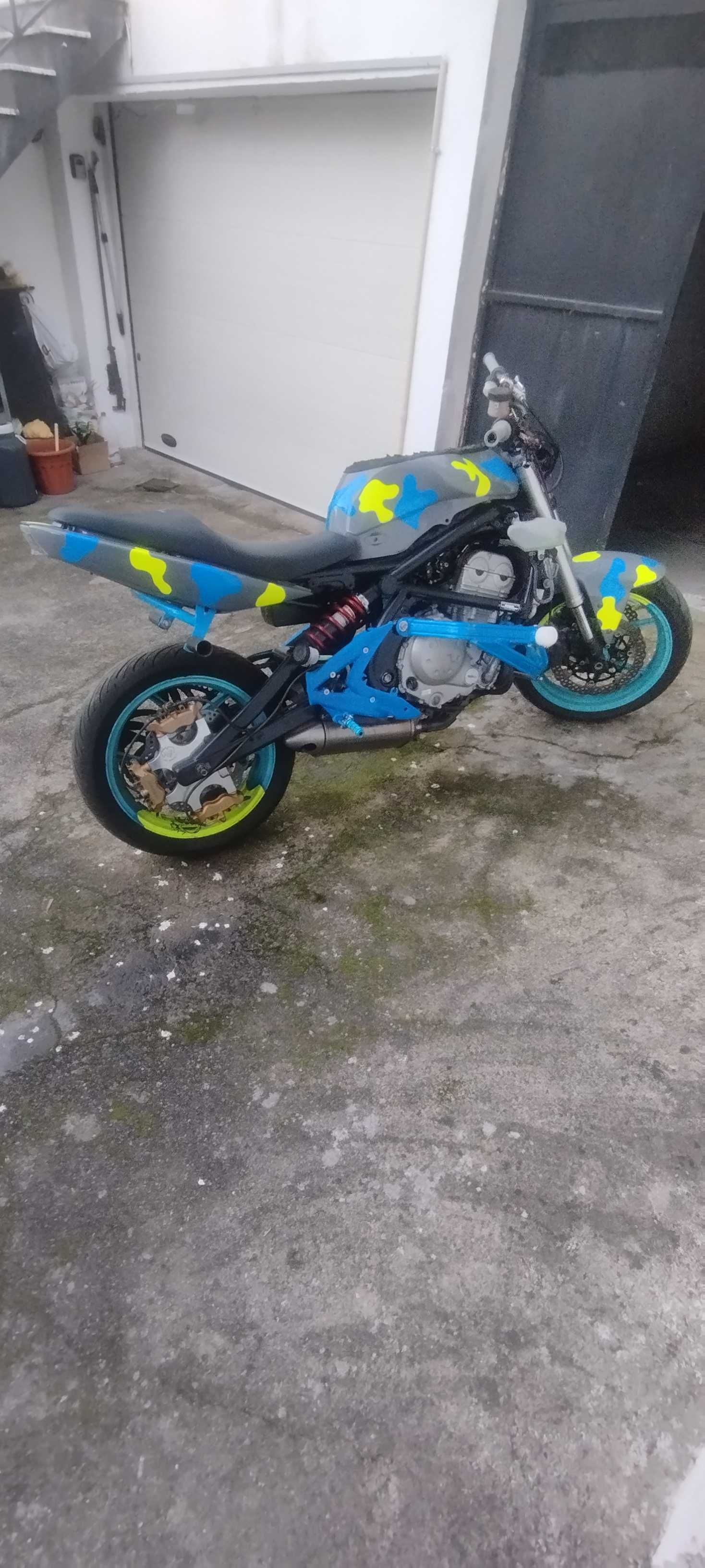Kawasaki ER6N Stunt Freestyle
