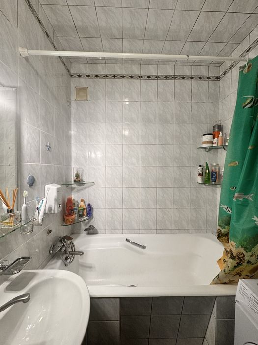 Продам 3х комнатную . Димитровский рынок