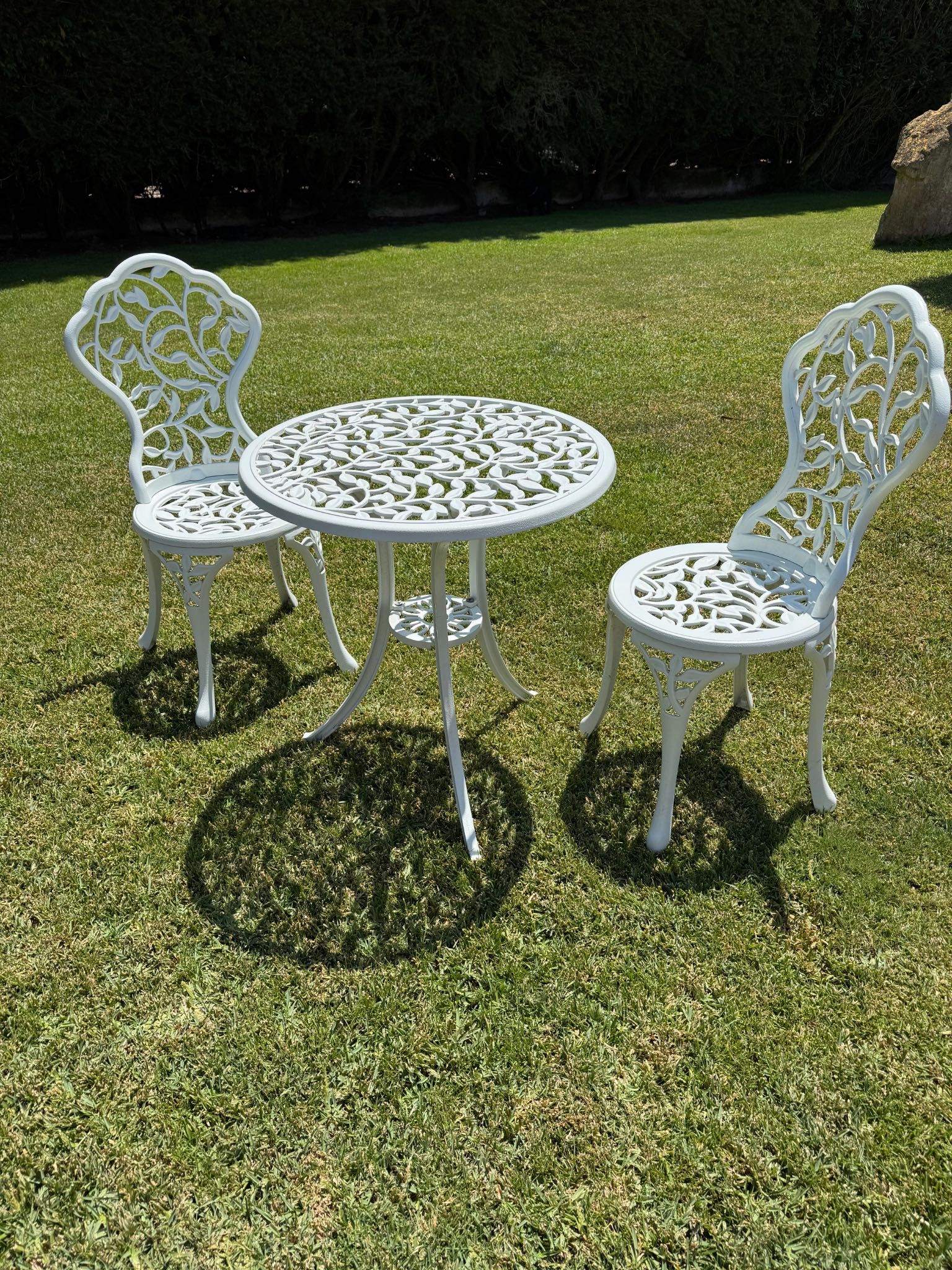 Mesa + 2 cadeiras de jardim - como novo