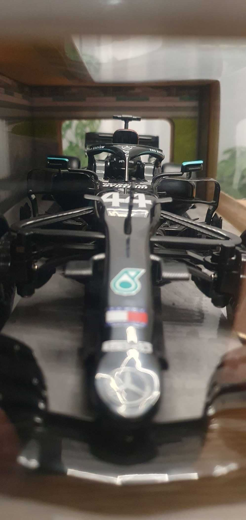 Autko na sterownie Mercedes-AMG F1 W11 EQ Performance 1:18