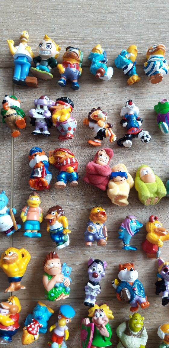 Figurki z Kinder niespodzianek .rok 2000
