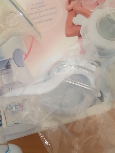 Vário material Philips Avent para a mãe e para o bebé