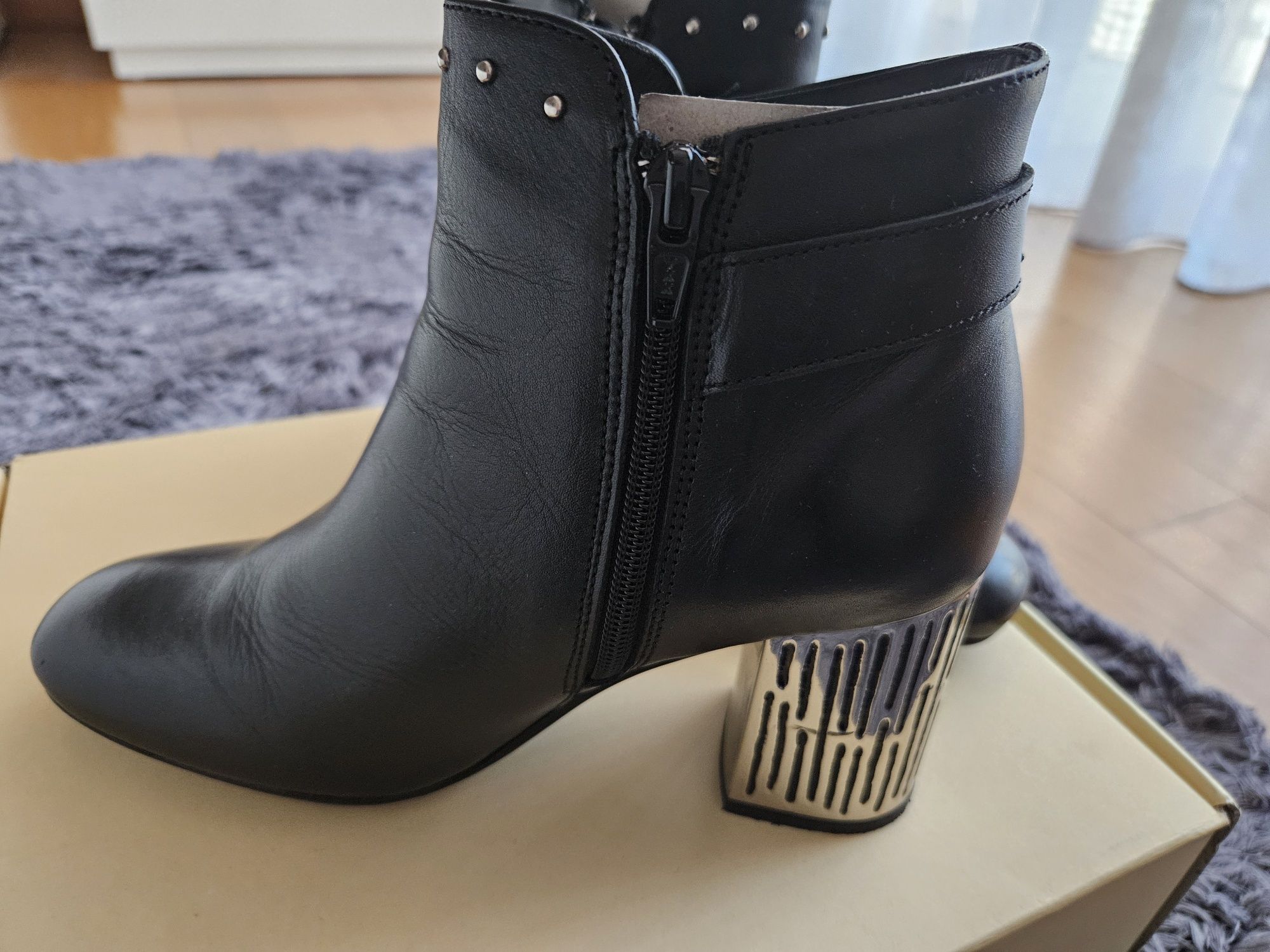 Botas em pele da MLY
