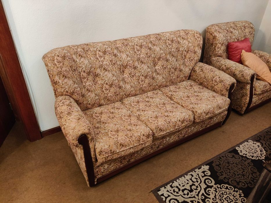 Sofá + 2 poltronas / cadeirões estilo clássico
