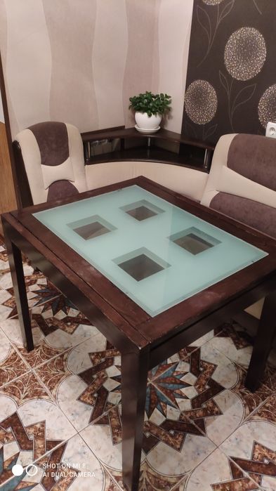 Стіл дерев'яно-скляний розкладний