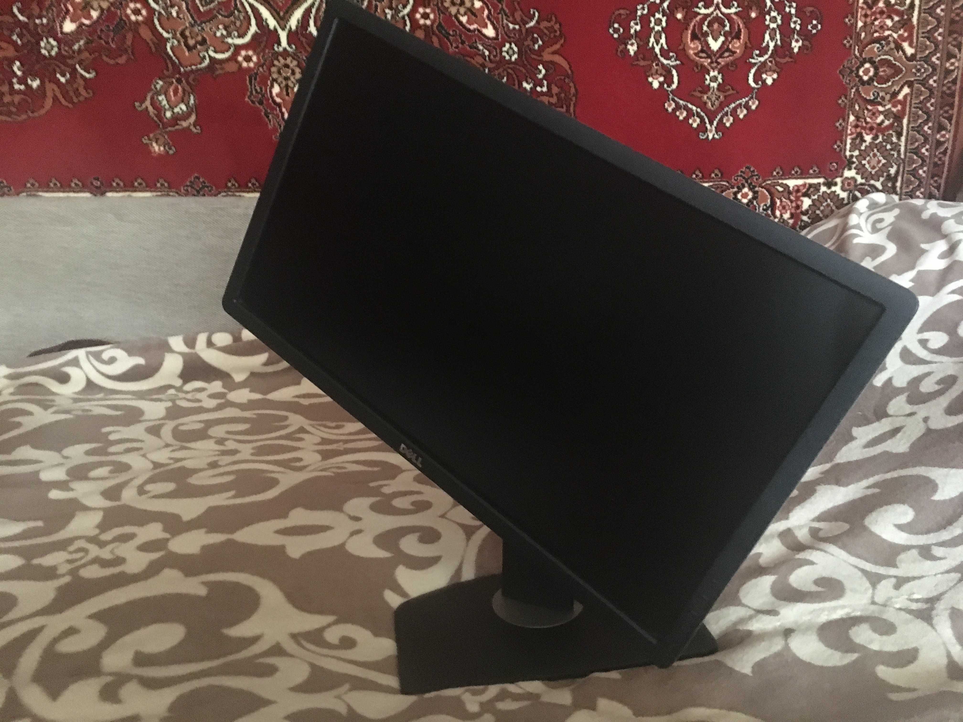 Монитор 23" DELL U2312HM IPS  (1920x1080) DP, DVI, VGA (Битые пиксели)