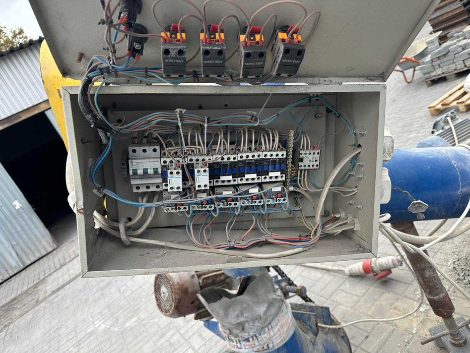 Мобільний шнековий розвантажувач вагонів типу Хопер