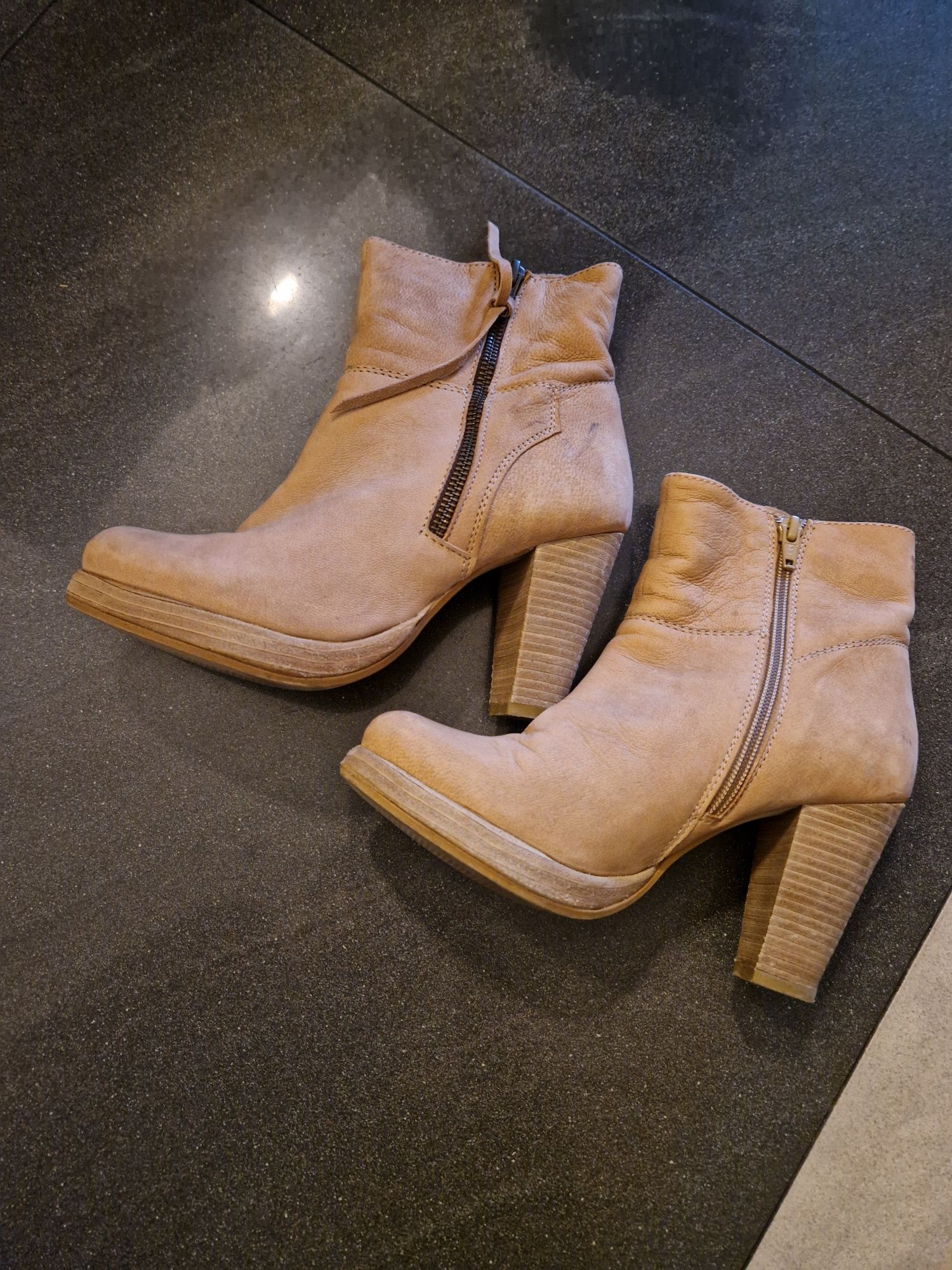 Buty botki reserved raz ubrane 37