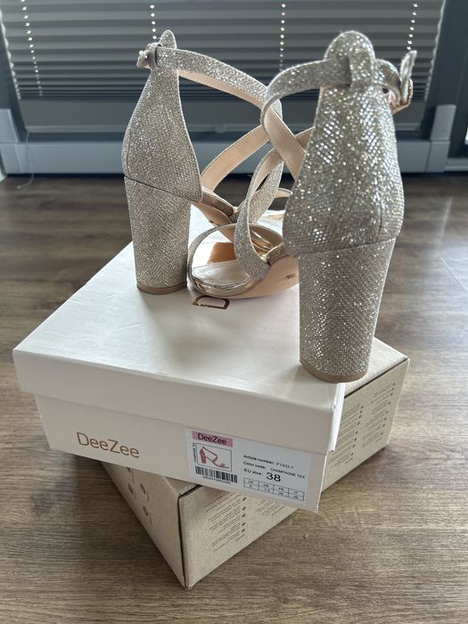 Eleganckie sandały DeeZee 38