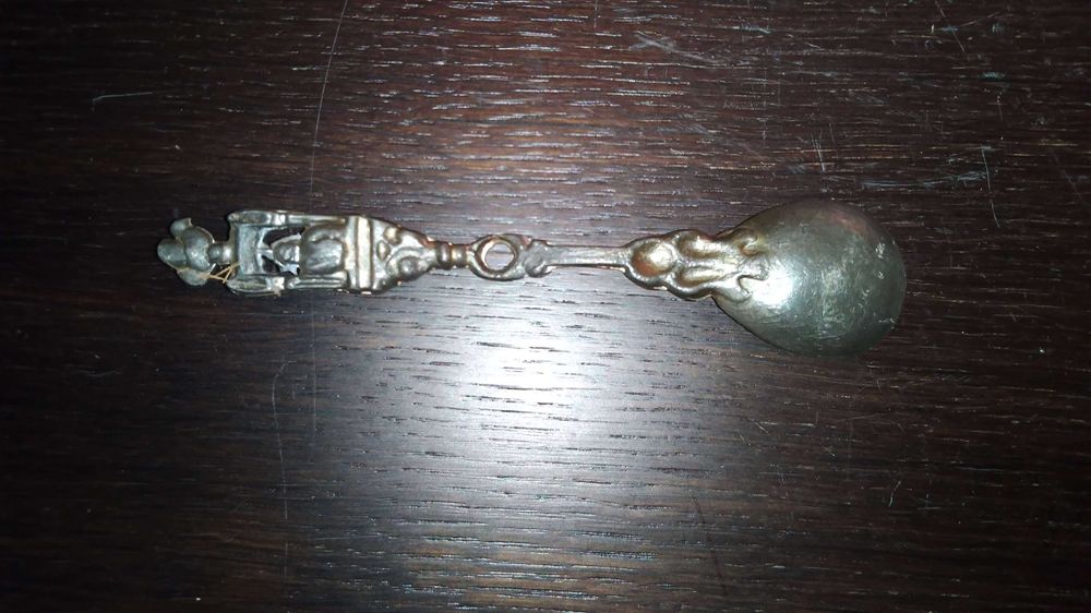 Cynowa łyżka kolekcjonerska prl kura zamek drewniana ramka