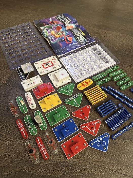 Електронний конструктор Знаток 999 схем